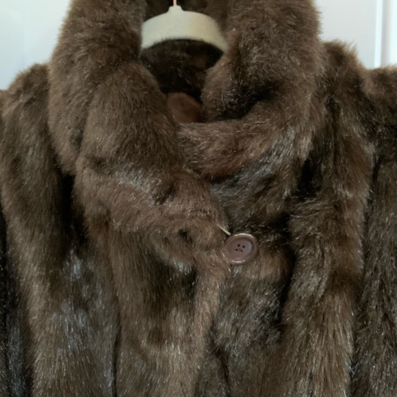 Dennis Basso Brown Faux Fur Coat 🤩🤩🤩 - Picture 2 of 8